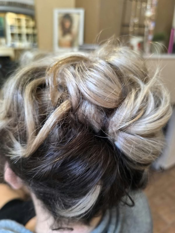 Réalisation de coiffure au salon Coif’Actuel à Templeuve