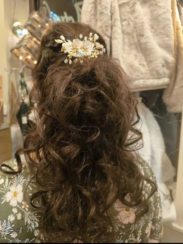 Réalisation de coiffure au salon Coif’Actuel à Templeuve
